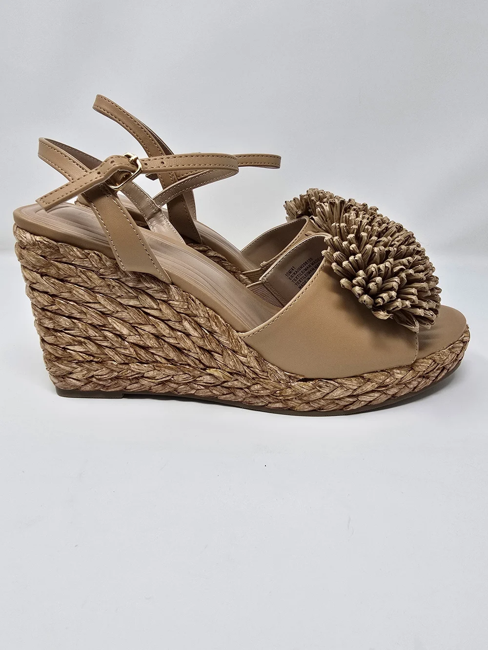 ✨ NIB BCBGeneration ERIKA Raffia Flower Wedge Sandals ✨ (10)